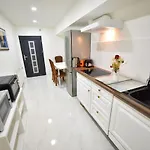 아파트 Schoene, Geraeumige Souterrain Mit Japangarten, Kostenlos Parkplatz 코블렌츠