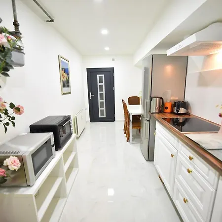 Schoene, Geraeumige Souterrain-Kellerwohnung Mit Japangarten, Kostenlos Parkplatz