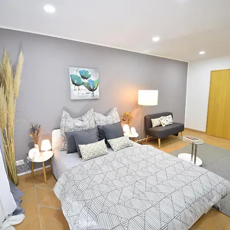 Schoene, Geraeumige Souterrain-Kellerwohnung Mit Japangarten, Kostenlos Parkplatz