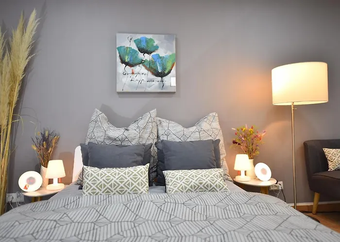 Schoene, Geraeumige Souterrain Mit Japangarten, Kostenlos Parkplatz * Coblença