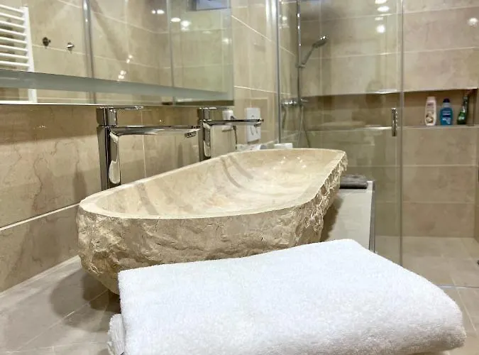 Schoene, Geraeumige Souterrain Mit Japangarten, Kostenlos Parkplatz Apartamento Coblença